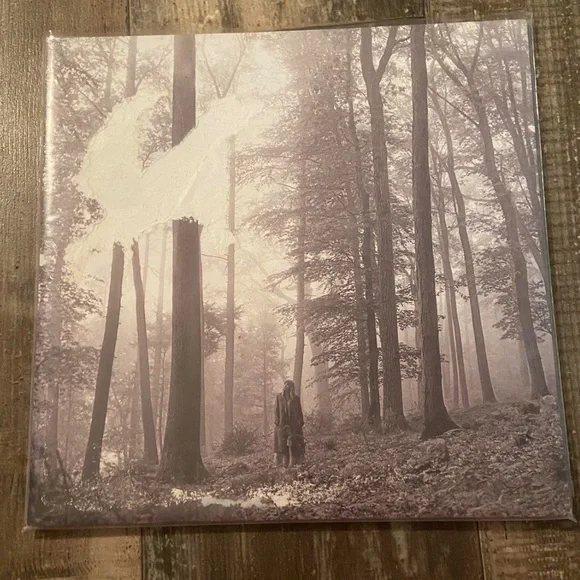 bundle of folklore and fearless TV vinyl by taylor swift - Picture 6 of 8